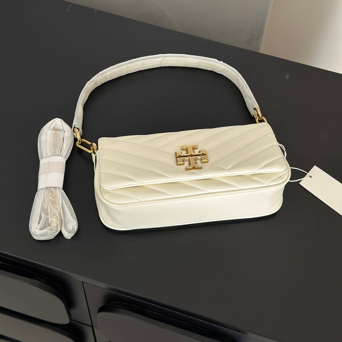 THE KIRA CHEVRON SMALL FLAP SHOULDER BAG - WHITE