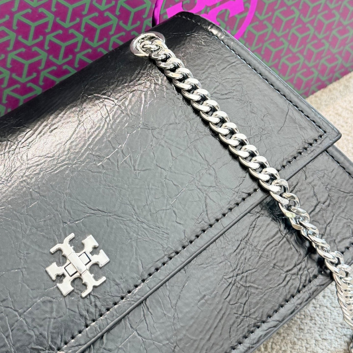 KIRA TURNLOCK SHOULDER BAG – BLACK
