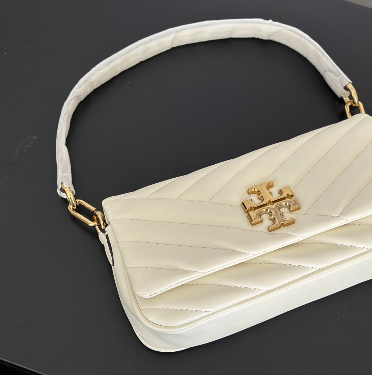 THE KIRA CHEVRON SMALL FLAP SHOULDER BAG - WHITE