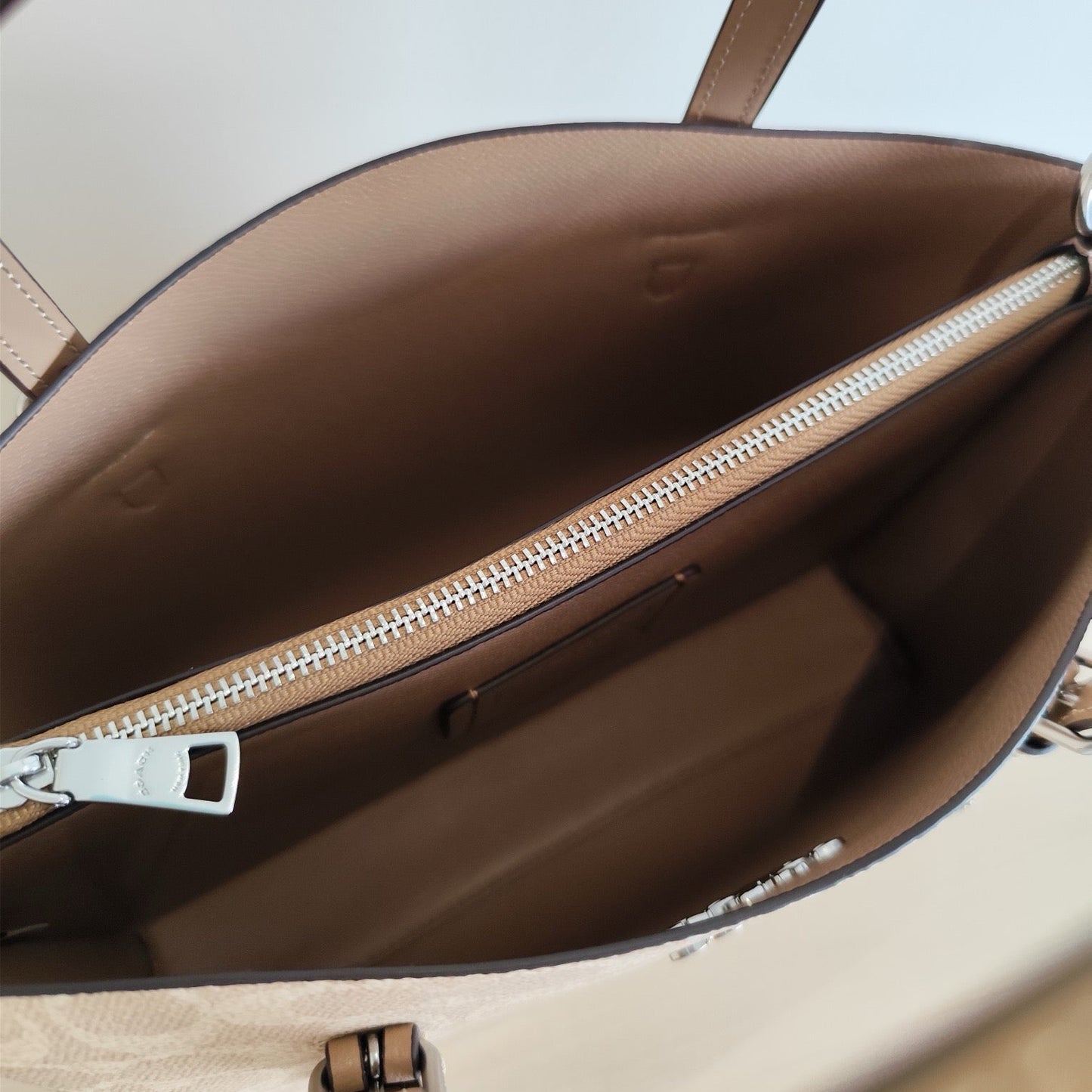 MOLLIE TOTE 25 BAG - NUDE