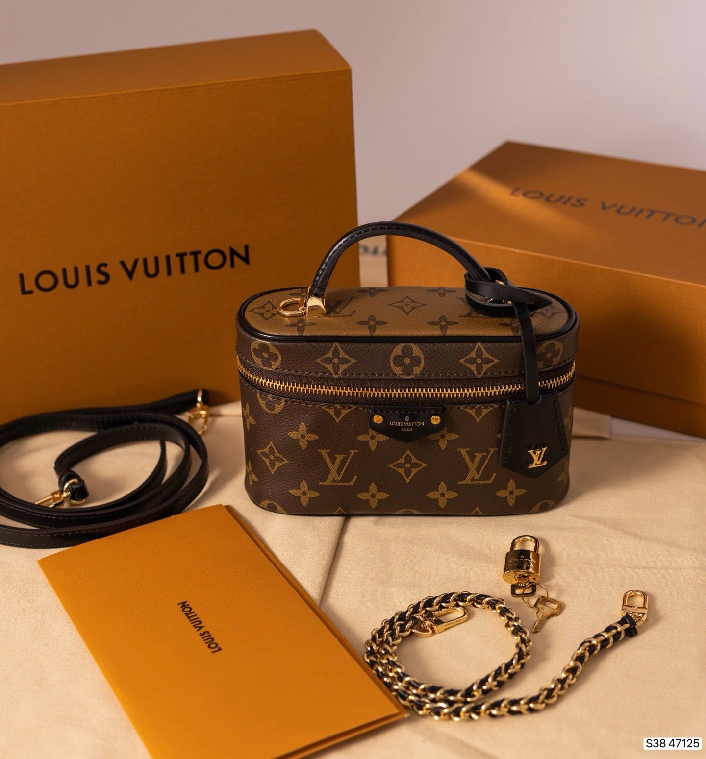 VANITY CHAIN POUCH
