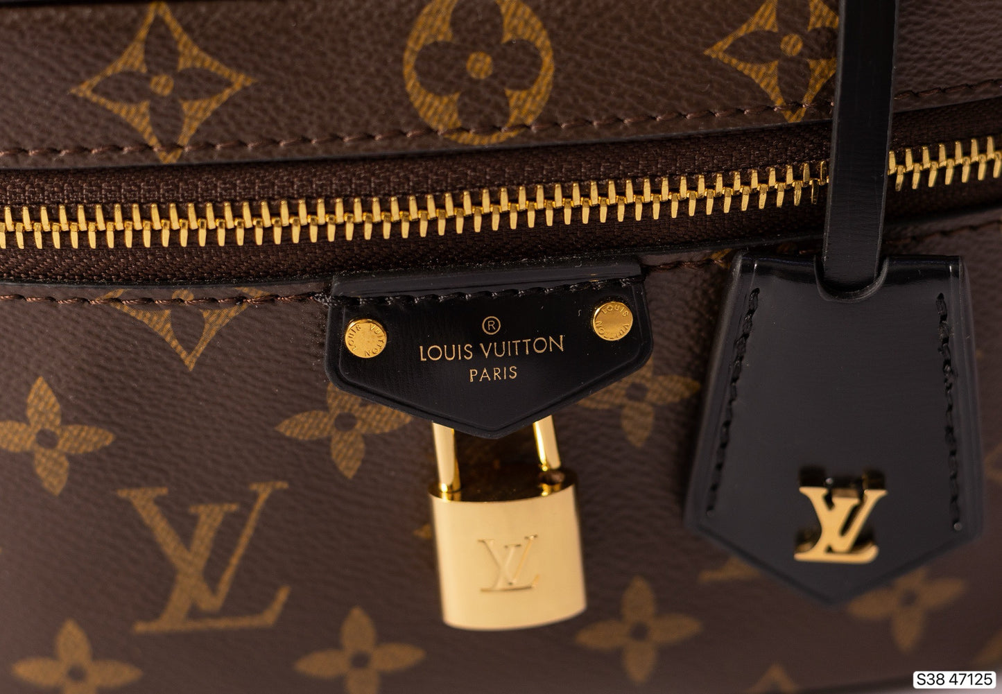 VANITY CHAIN POUCH