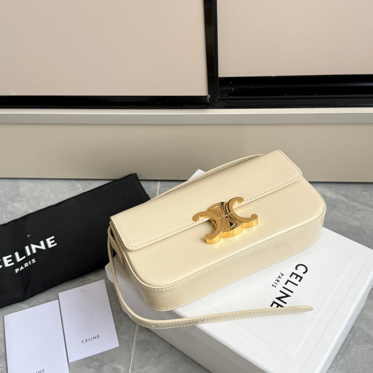 TRIOMPHE SHOULDER BAG - WHITE