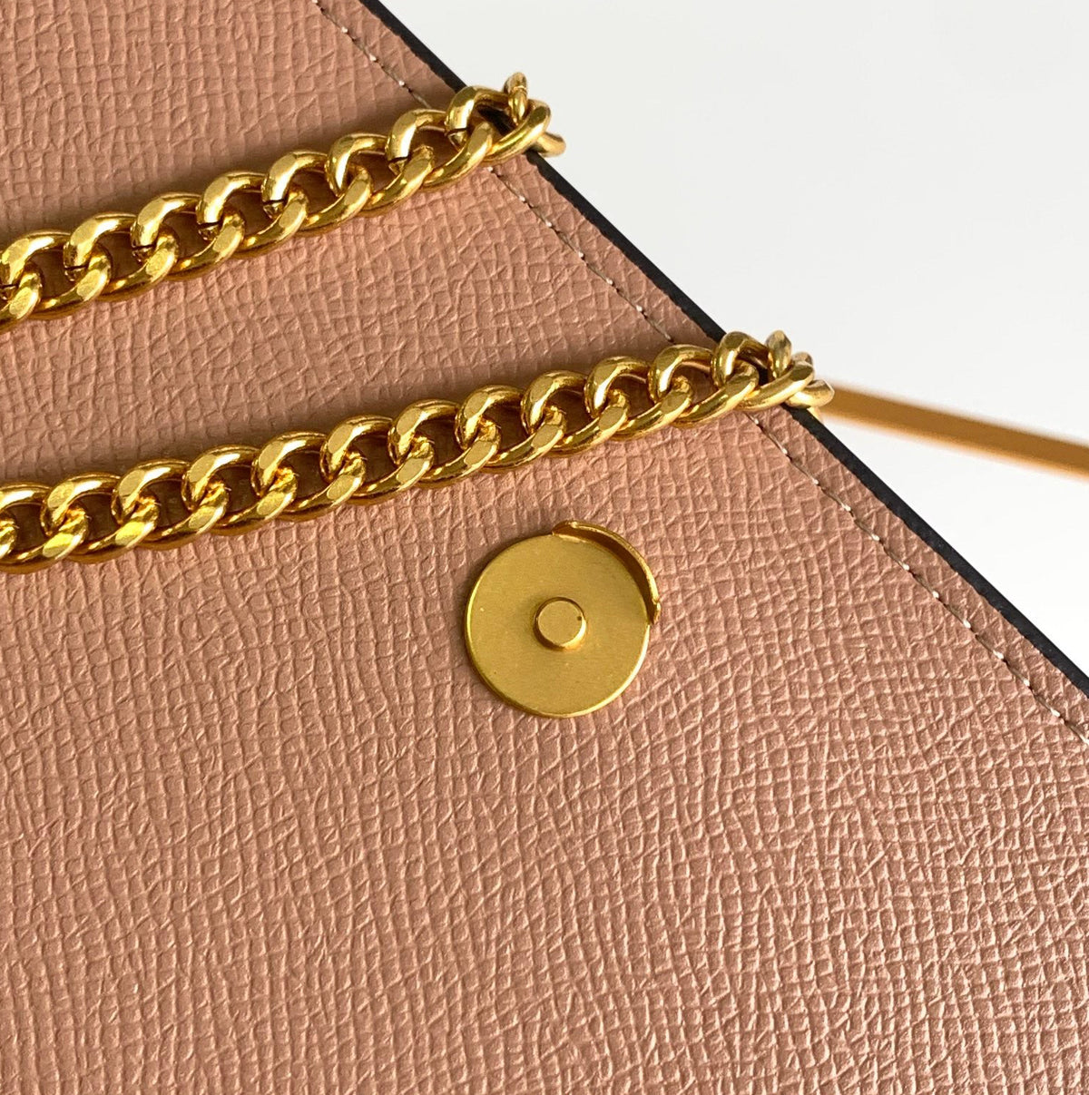 VLOGO SIGNATURE 19 CM CHAIN BAG -BEIGE