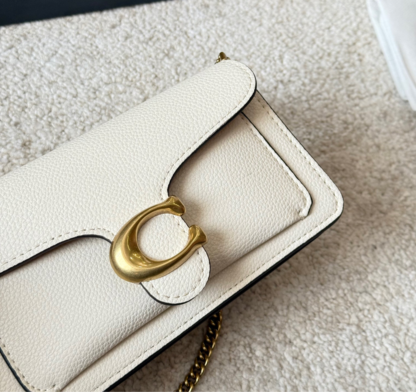 TABBY MINI CHAIN CLUTCH BAG - WHITE