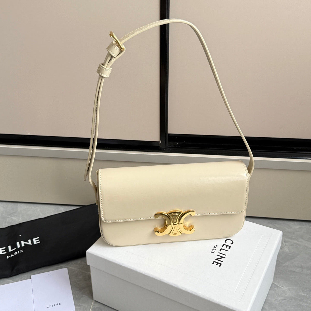 TRIOMPHE SHOULDER BAG - WHITE