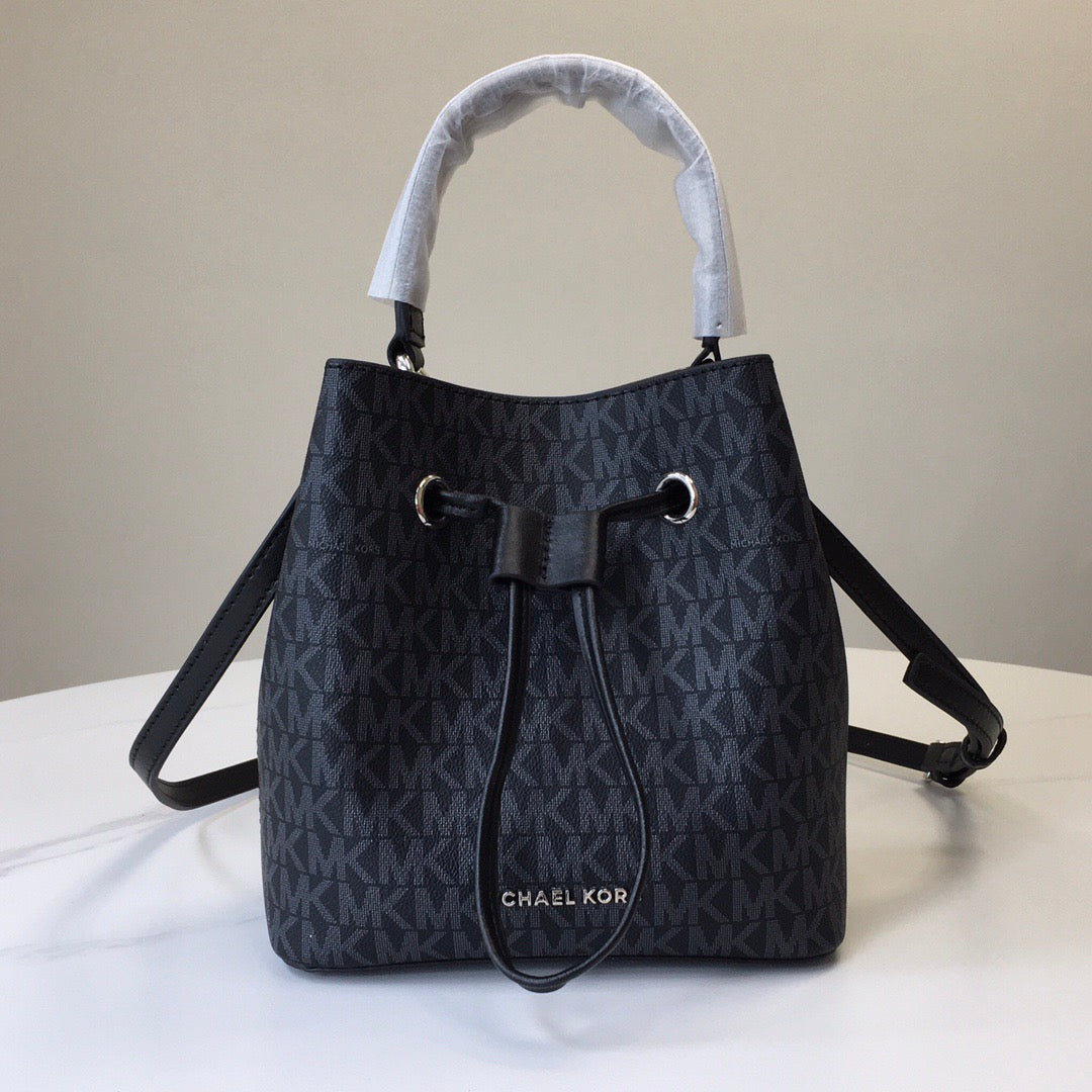 SURI BUCKET BAG - BLACK