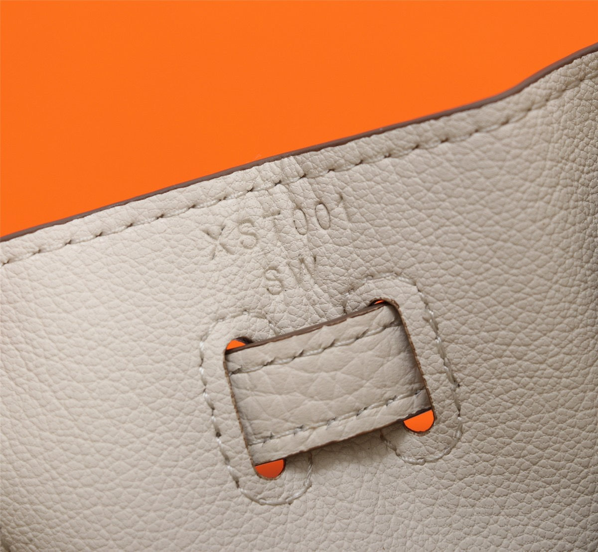 BIRKIN 30 – WHITE WITH GOLD HARDWARE