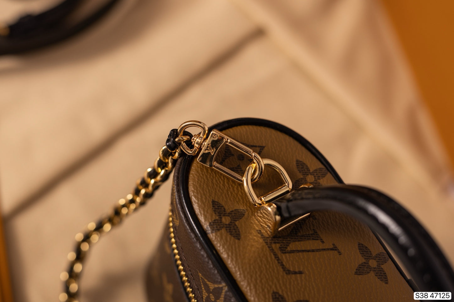 VANITY CHAIN POUCH