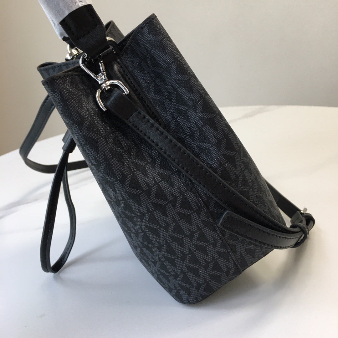 SURI BUCKET BAG - BLACK