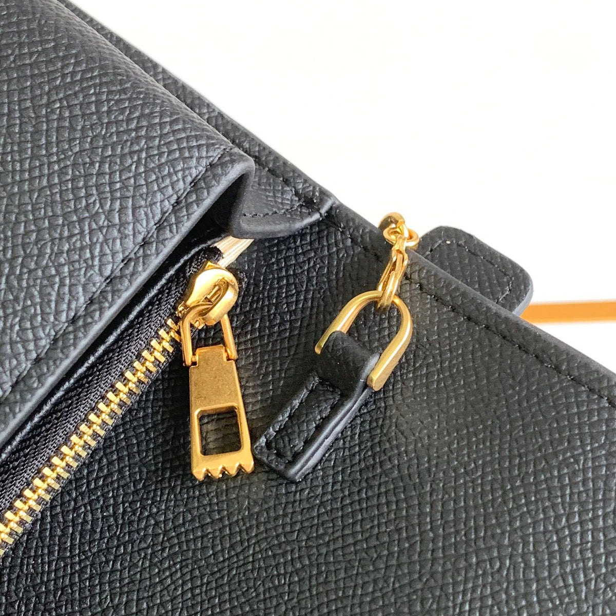 VLOGO SIGNATURE 19 CM CHAIN BAG - BLACK