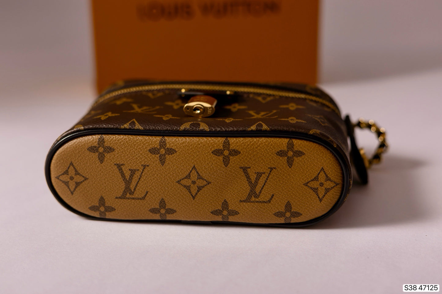 VANITY CHAIN POUCH