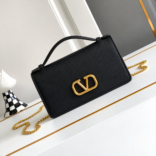 VLOGO SIGNATURE 19 CM CHAIN BAG - BLACK