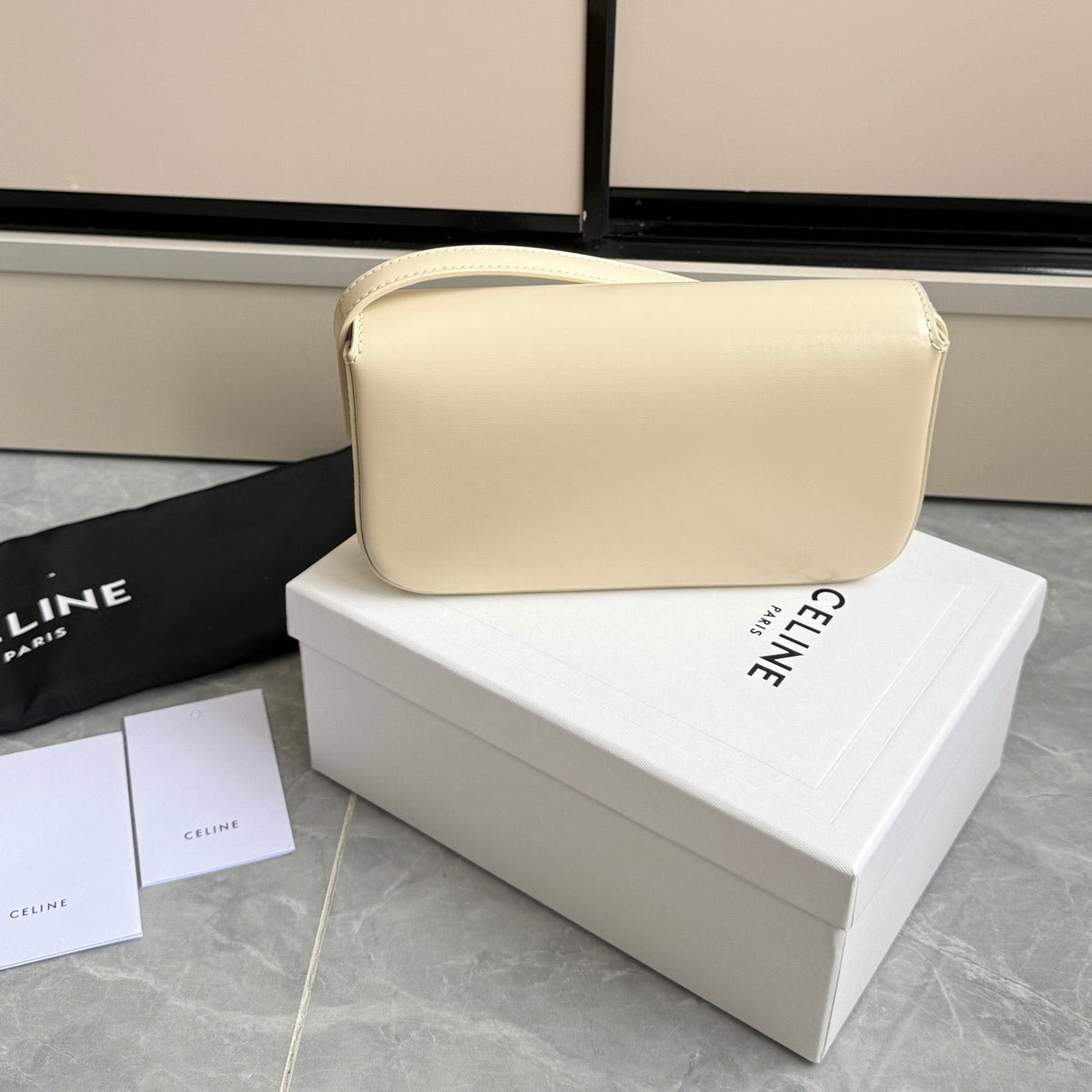 TRIOMPHE SHOULDER BAG - WHITE