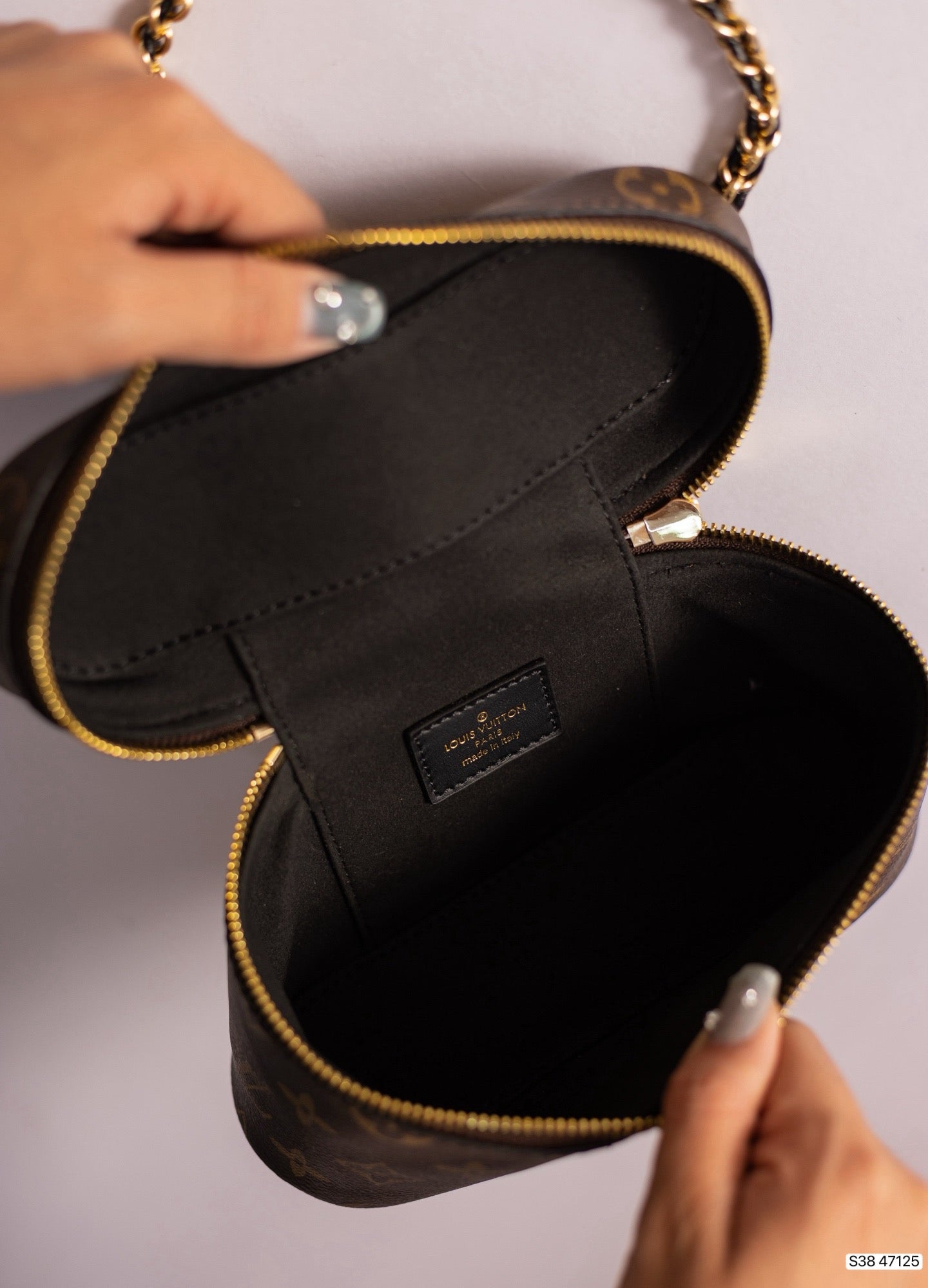 VANITY CHAIN POUCH