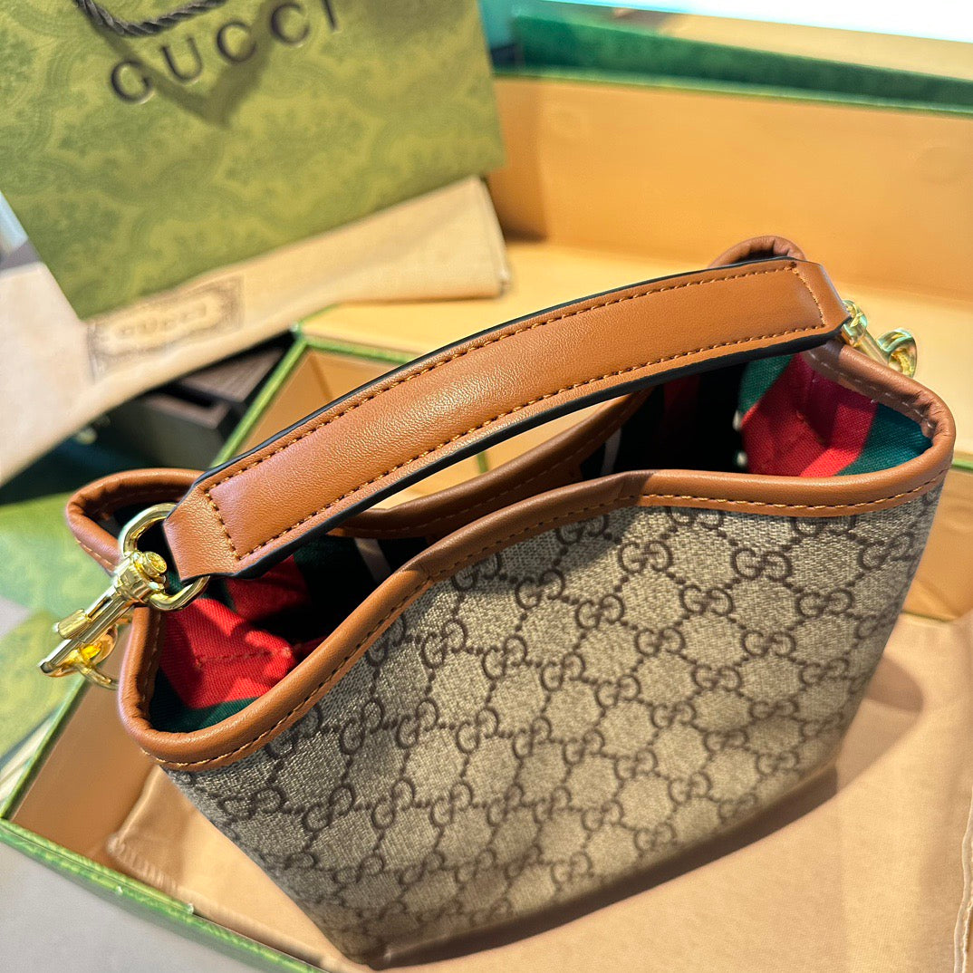 GG EMBLEM MEDIUM TOTE BAG