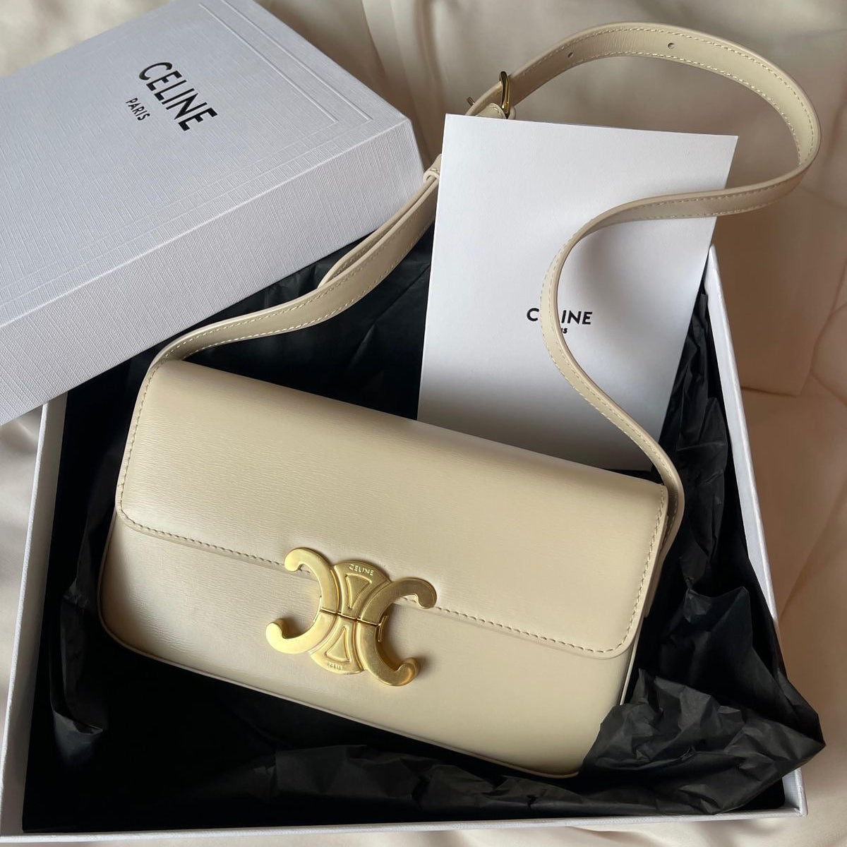 TRIOMPHE SHOULDER BAG - WHITE