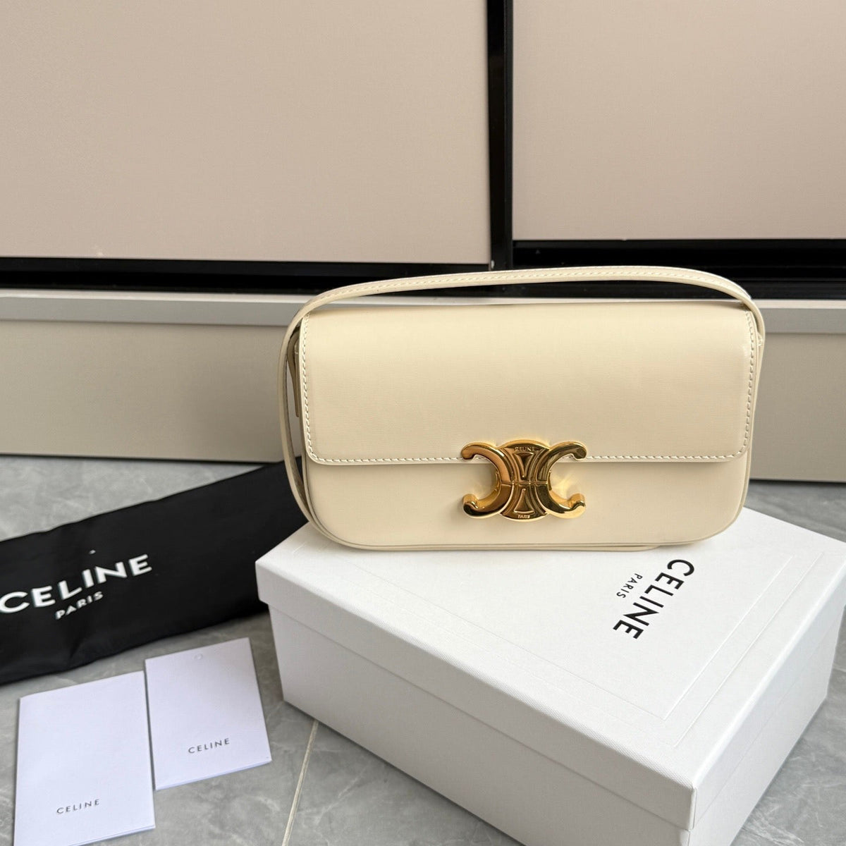 TRIOMPHE SHOULDER BAG - WHITE