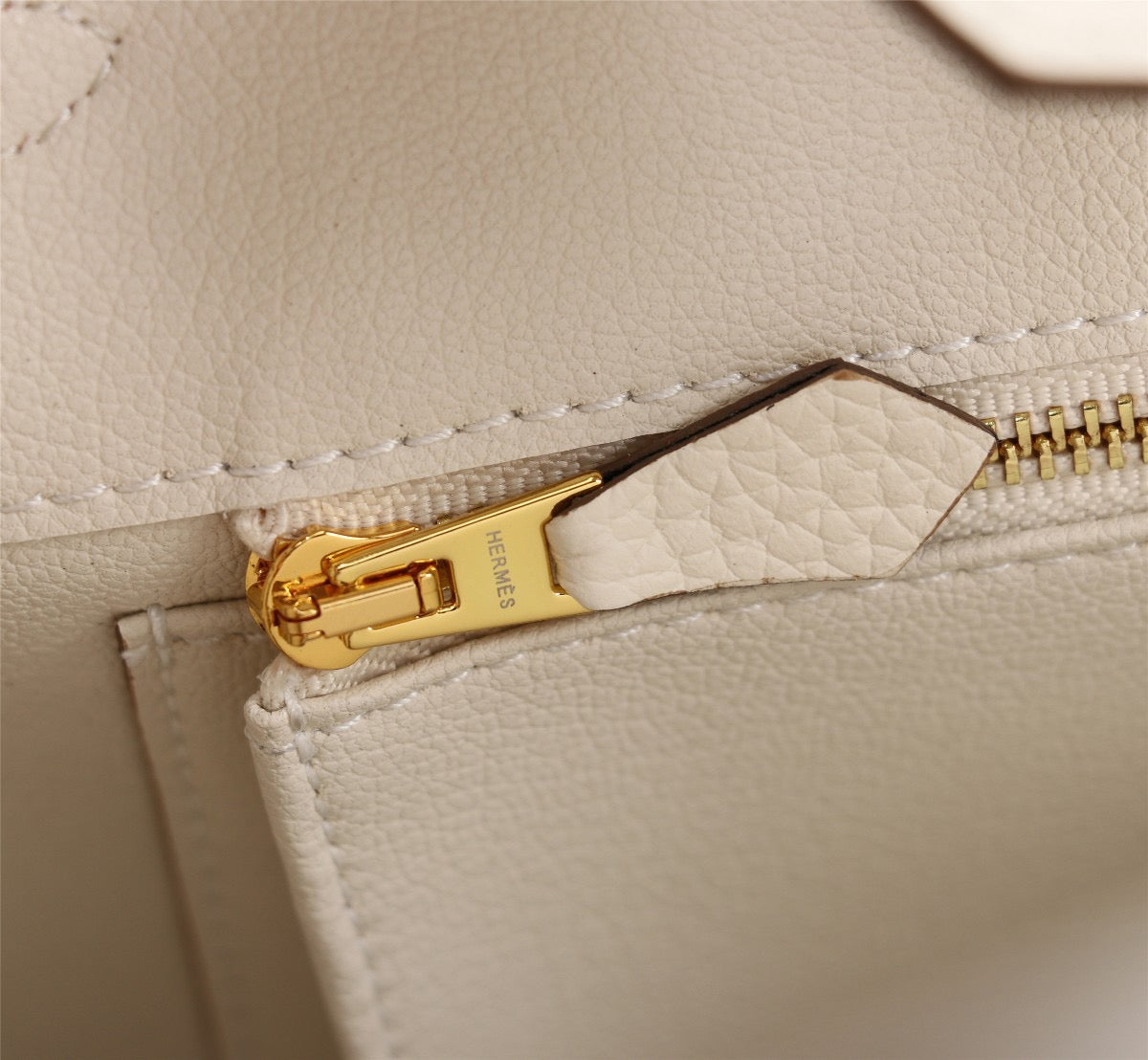 BIRKIN 30 – WHITE WITH GOLD HARDWARE