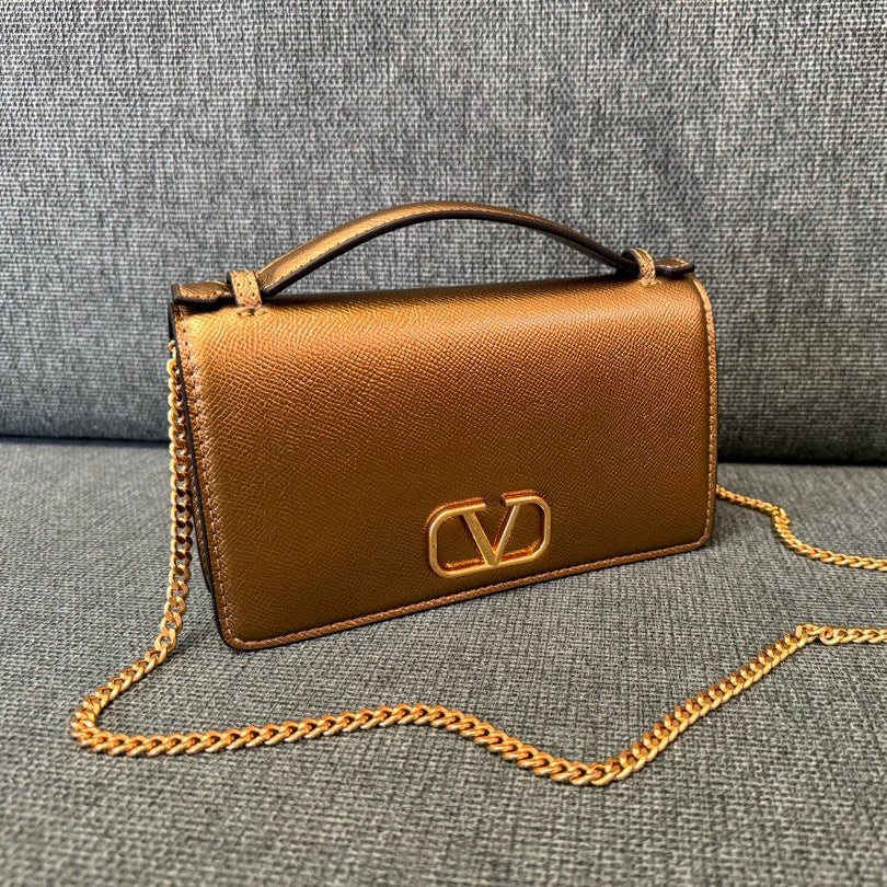 VLOGO SIGNATURE 19 CM CHAIN BAG - GOLD