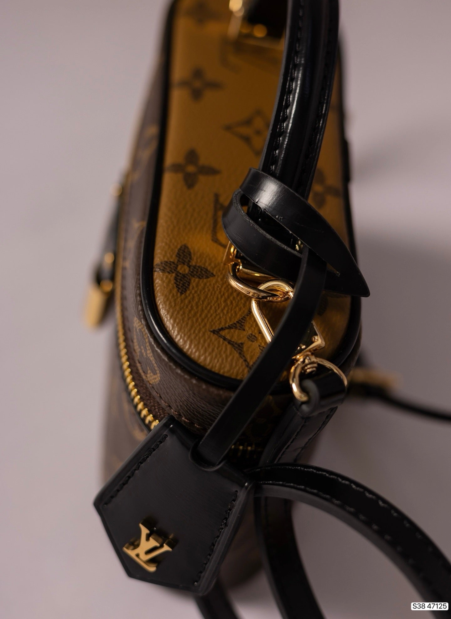 VANITY CHAIN POUCH